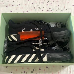 Only worn once, low vulcanized canvas black and white sneakers, size US11M